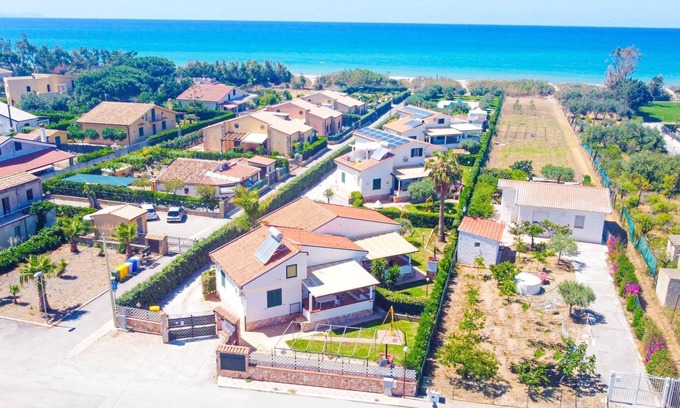 Piana Calzata House | Casa Vacanze Mare Nostrum beach front