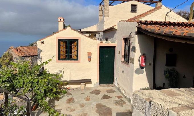 El Jaral House | Casa Verde with whirlpool, sauna and garden