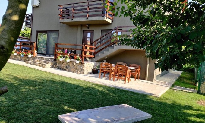 Douazeci si Trei August House | Casa Vlad