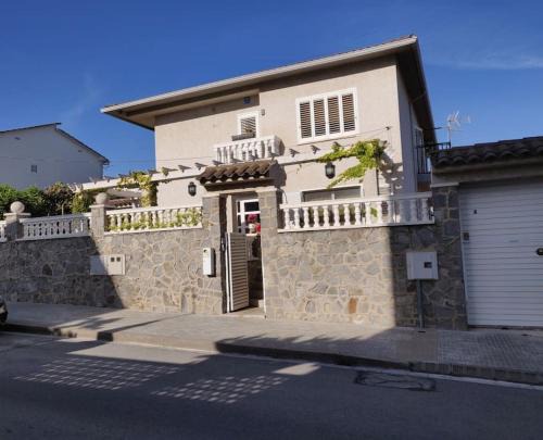 Rubi Apartment | CasaFamiliar/Tranquilidad25minBCN/BbqPiscinaAAWifi