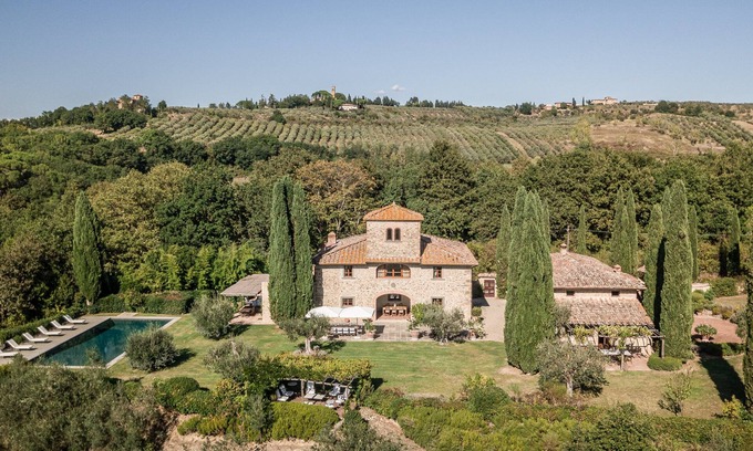 San Casciano in Val di Pesa Villa | Casale Tagliafune,a XV century's Country Villa near Florence with vineyards view