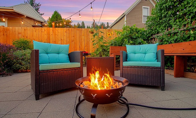 Cle Elum Apartment | Cascade Getaway - Heart of Cle Elum - Full Kitchen, Private Patio & Pet Friendly