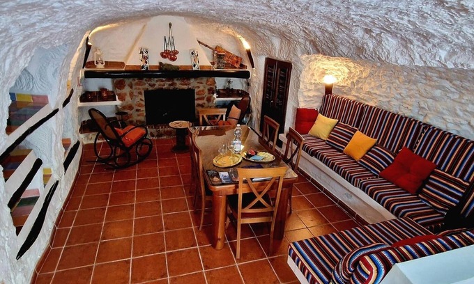 Baza House | Cascamorras Cave House "Capricho andaluz".