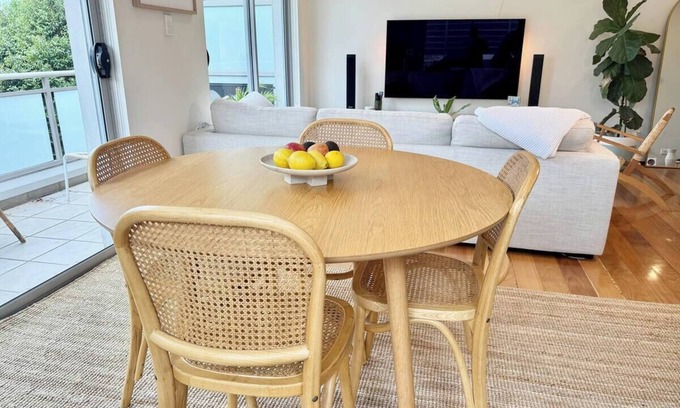 Petersham North Apartment | Cascata - Modern 2 BR 2 Bath Apartment + parking