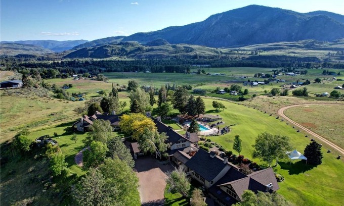 Twisp Hotel | Casia Lodge and Ranch