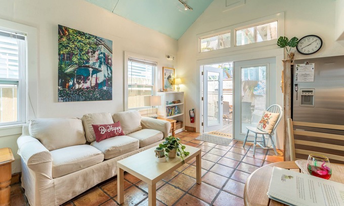 Uptown - Upper Duval House | Casita de Catherine by AvantStay | 1 Block to Duval St w/Hot Tub!