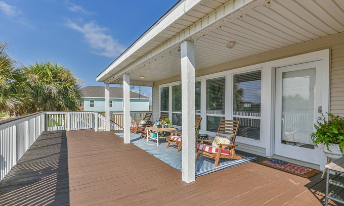 Indian Beach House | Casita Del Mar: Cozy Galveston Beach House short walk to the beach!