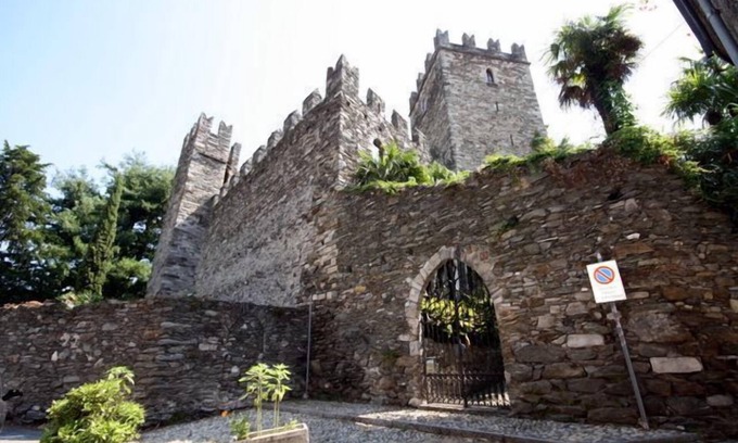 Santa Maria - Rezzonico Cottage | Castle Cottage located on a true Castle grounds. Fabulous garden, the perfect setting
