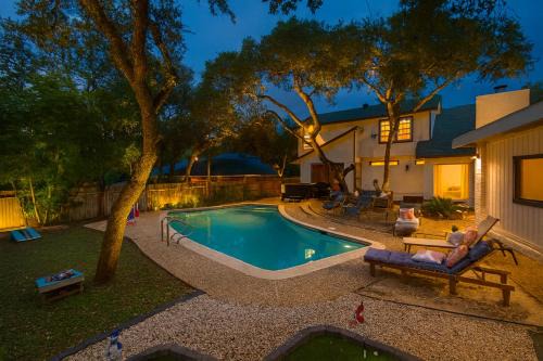 Whispering Oaks House | Castle Hills Escape 4BR with Pool n Game Room