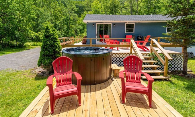 Lanesville Apartment | Catskill Kaaterskill Cabin Hot Tub FirePit Sauna
