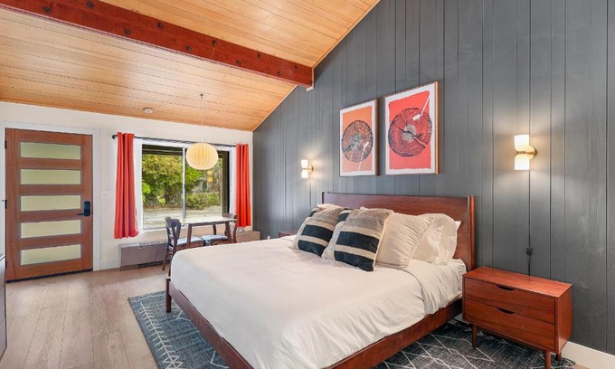 Dunsmuir Apartment | Cave Springs Resort