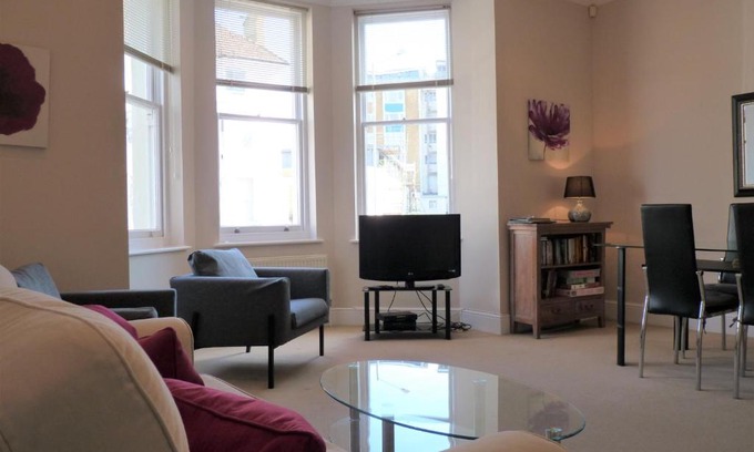 Eastbourne Seafront Apartment | Cavendish apartment - central and spacious