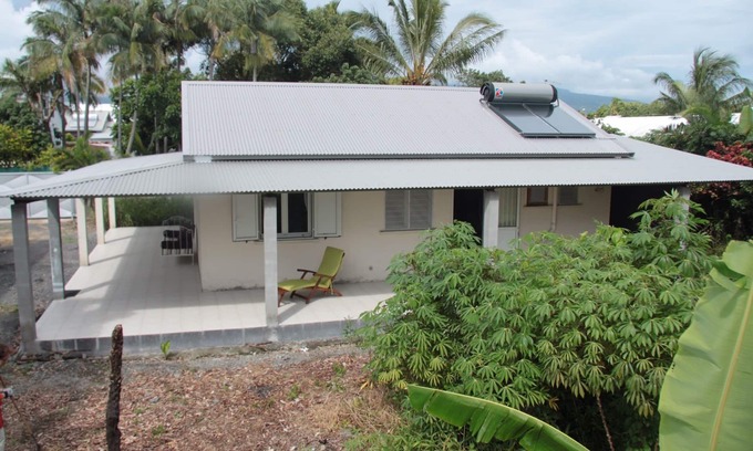 Saint-Andre House | Caze ti/3-room house with veranda and courtyard