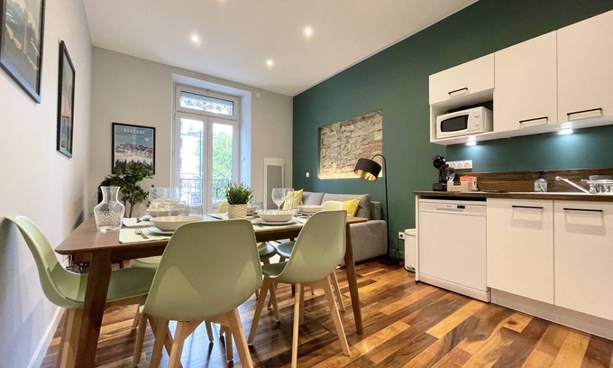 Quartier Hyper-Centre Apartment | #CD L' Ainé 👨👩👦👦| Jean Jaurès | Tramway A, B and E| T3 équipé
