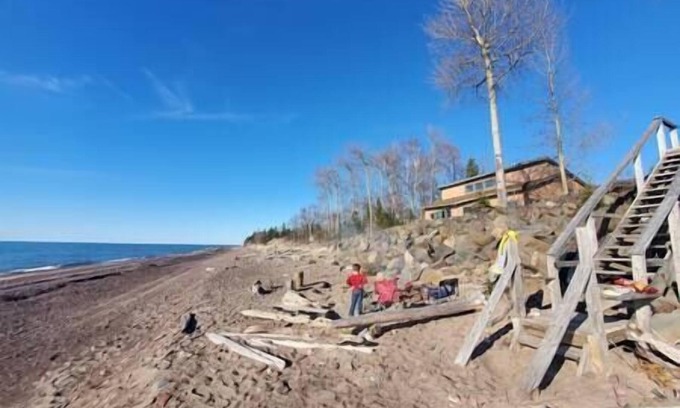 Laurium House | Cedar Bay - Front Row