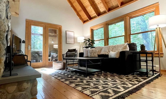 Bayfield House | Cedar Chalet @ Brickyard Creek, A Year-Round Boreal Forest Oasis