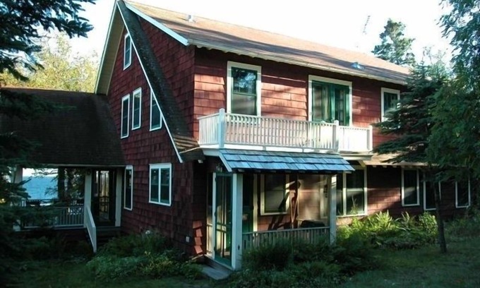 Tofte House | Cedar Cliff Retreat - Stunning 1920's Craftsman on Lake Superior Shore
