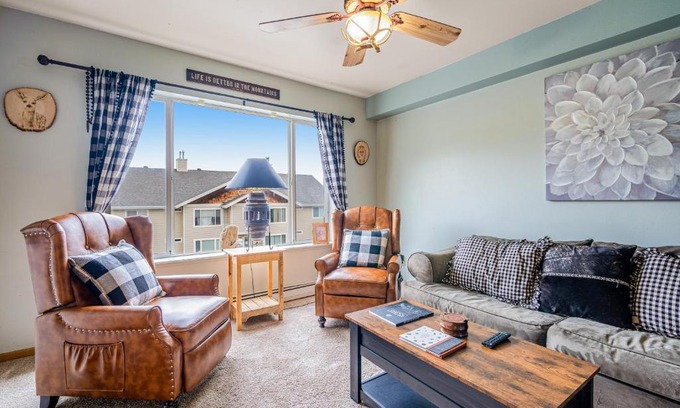Big Sky Apartment | Cedar Creek 30