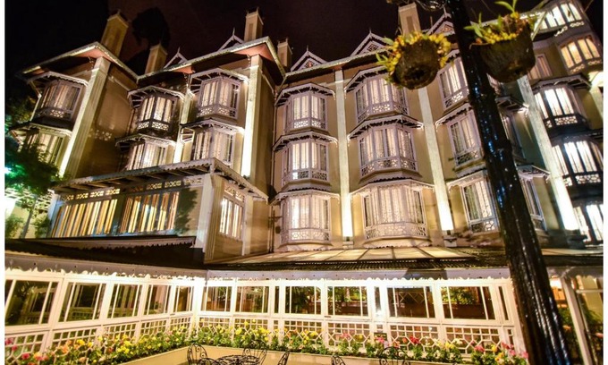 Darjeeling Hotel | Cedar Inn