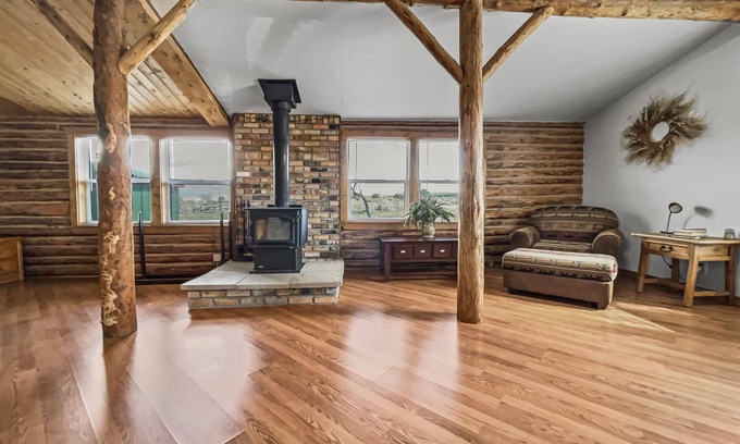 Montrose Cabin | Cedar Mountain Bunkhouse 2 Bedroom Cabin