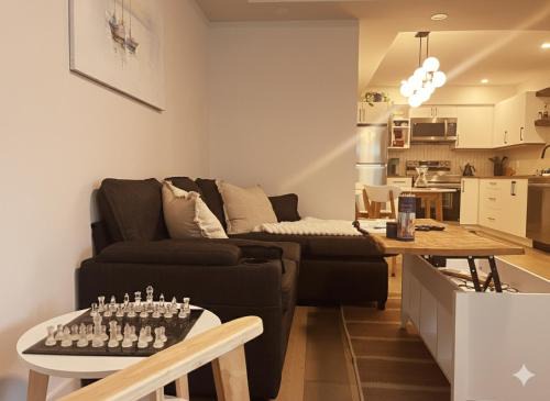 Victoria Apartment | Cedar & Sage Suite the Cozy Retreat with Full Kitchen