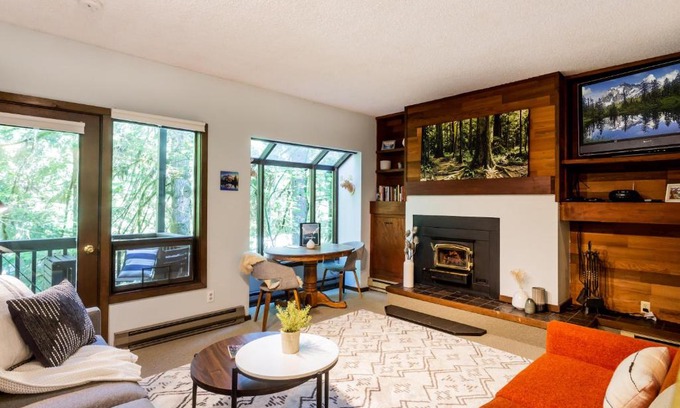 Deming House | Cedar Suite at Snowater