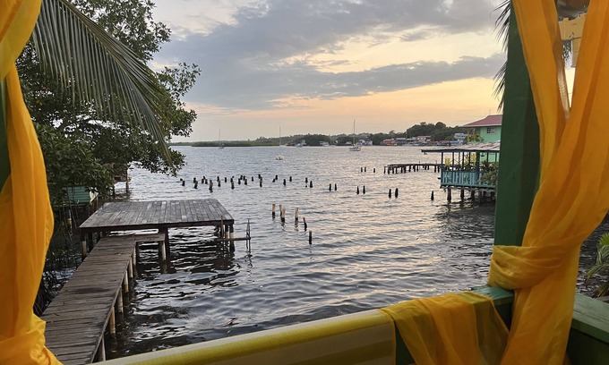 Bocas del Toro Cabin | Cenobias’ Place, “Dream by the Bay” 15 min walking from down town Isla Colon