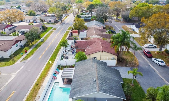 Timberlane Woodlake House | Cenrally Located to all that Tampa has to offer.