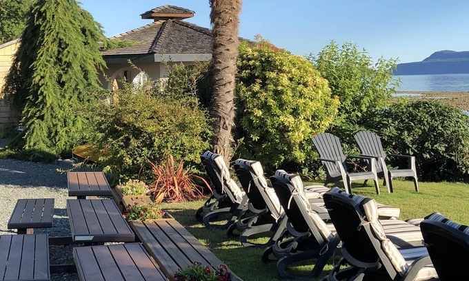 Regional District of Nanaimo Resort | Central 2 bdr Beachfront Hot Tub Clam/Oyster FREE kids kayak use, hiking trails