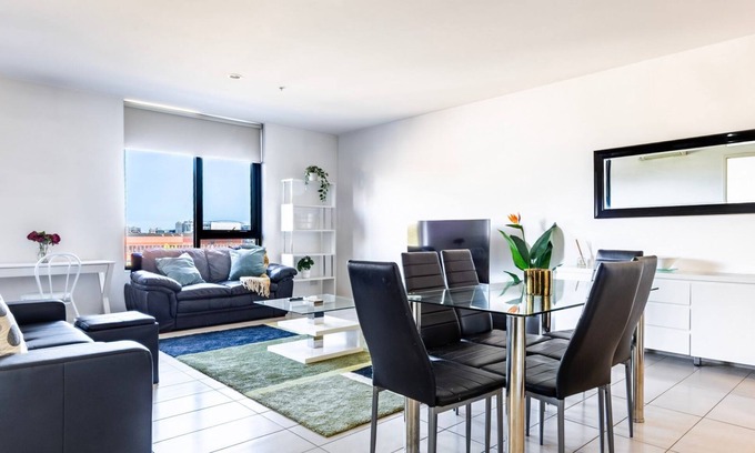 North Melbourne Apartment | Central 2-Bedroom Apt with Parking in North Melbourne