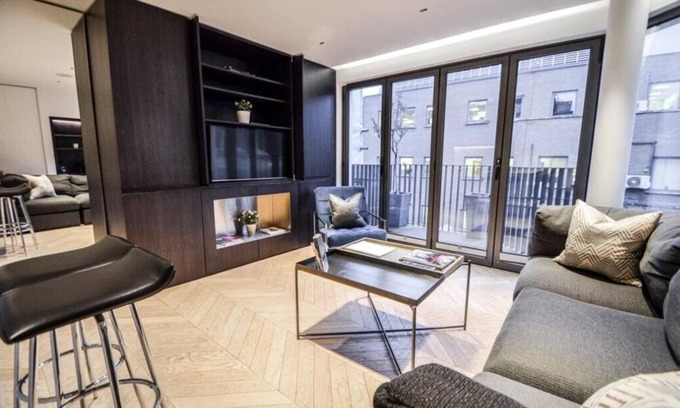 Fitzrovia Apartment | βοΈ Central A/C | π King | π FlexPolicy | β° EarlyDrop | π Balcony | π§Ό W/D