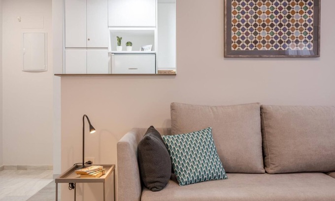 Cervantes Apartment | Central and modern apartment with Parking and FREE WIFI