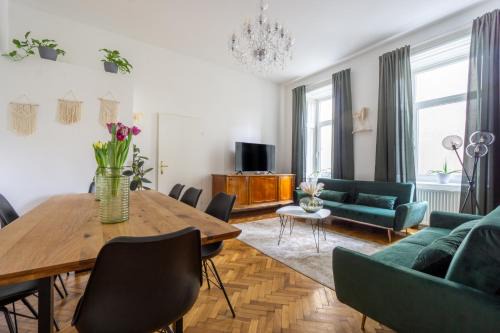 Altlerchenfeld Apartment | Central apartment in Viennese old building
