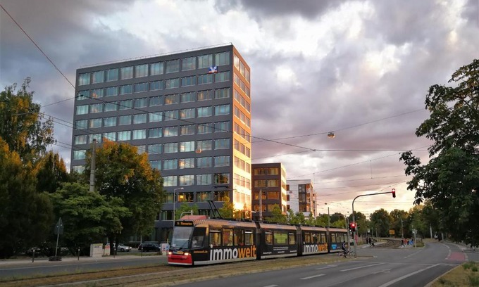 Tullnau Apartment | Central-Apt at Lake, CityCenter 5min, Fair 18min!