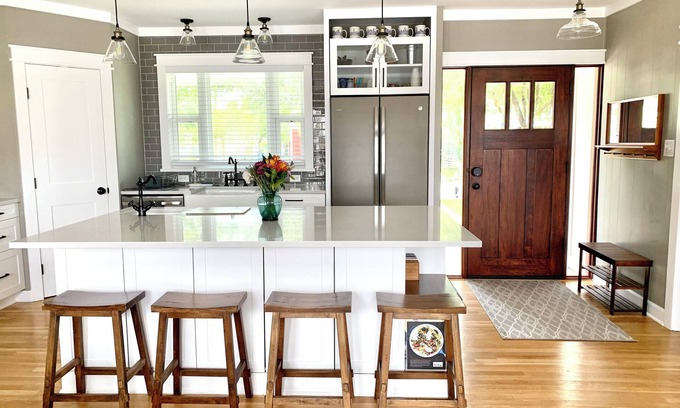 Hancock House | Central ATX Home - Perfect for Families, F1 & ACL - Large Backyard & Deck