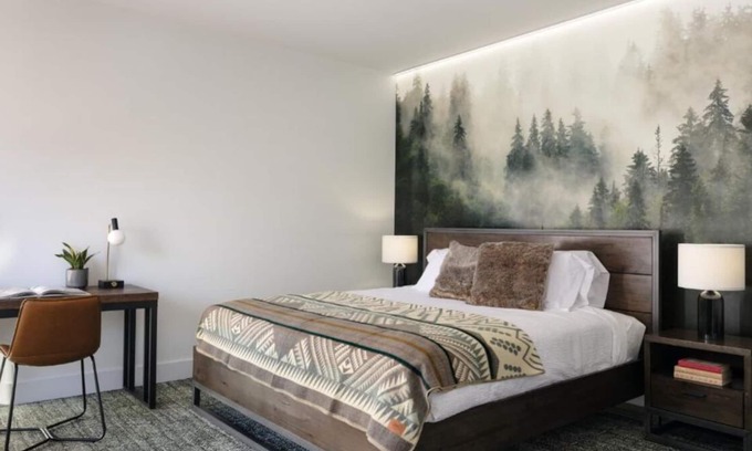 Silverthorne Hotel | Central Base for Your Colorado Adventure Awaits! Pets Allowed, Parking!