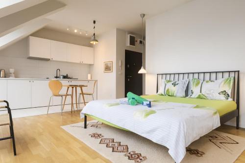 Bucharest City-Centre Apartment | Central Nordic Glow Studio