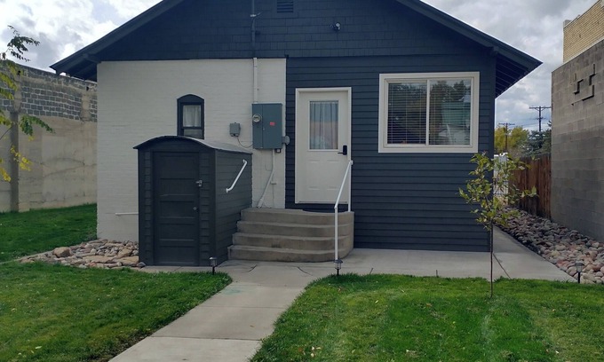 Delta House | Central Oasis on Main- private, quiet, walkable