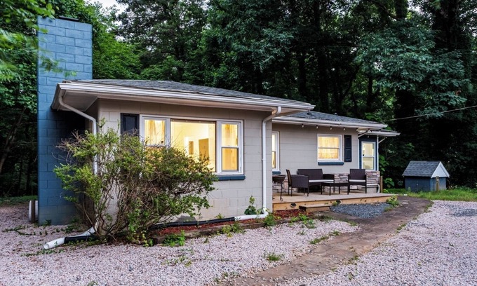 North Raleigh House | Central Pet-Friendly 2BR with Large Private Yard