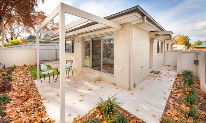 Albury Apartment | Central Sojourn on Wilcox Unit 1 - Central two bedroom apartment with a queen and double bed