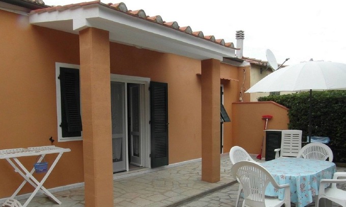 Lido di Capoliveri House | Centrally Located and Mediterranean Holiday Home "Margherita - Trilocale" with Garden