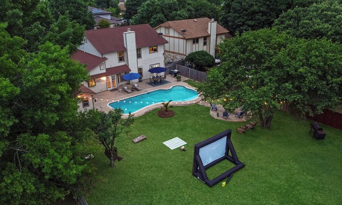 North San Antonio - SAT House | Centrally Located Oasis: Pool, Fire Pit, Game Room, Pets, Huge Yard