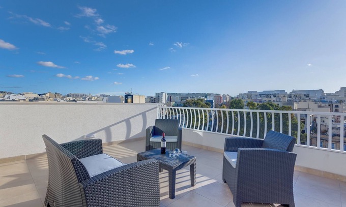 Msida Apartment | Centric and Modern Penthouse close to Amenities
