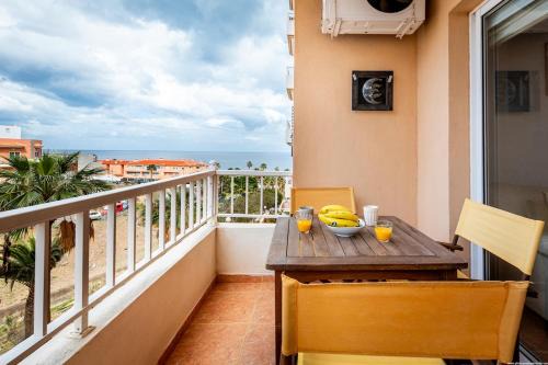 Candelaria Apartment | Cerca de la playa y cómodo by CABANA Rentals