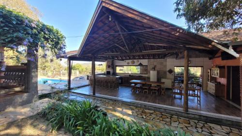 Bueno Brandao House | Chácara Alto do Vale