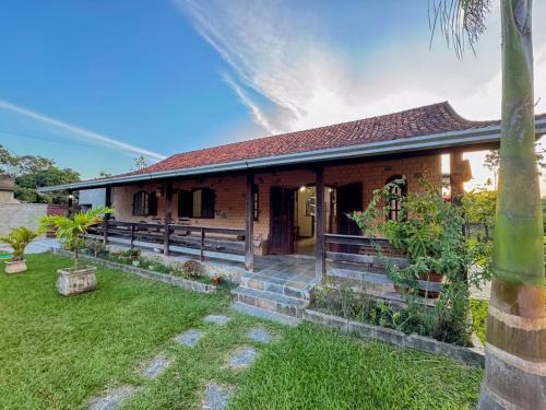 Itaocaia Valley House | Chácara Nosso Refúgio