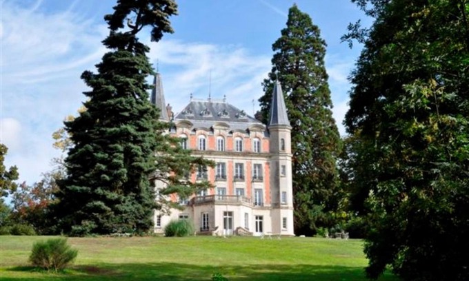 Marcoussis House | Château de Bel Ebat