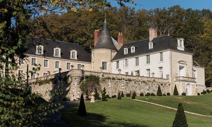 Saint-Etienne-de-Chigny Hotel | Château De Beauvois - La Maison Younan