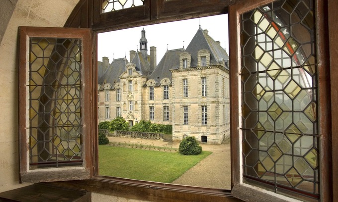 Saint-Loup-Lamaire Hotel | Château de Saint Loup