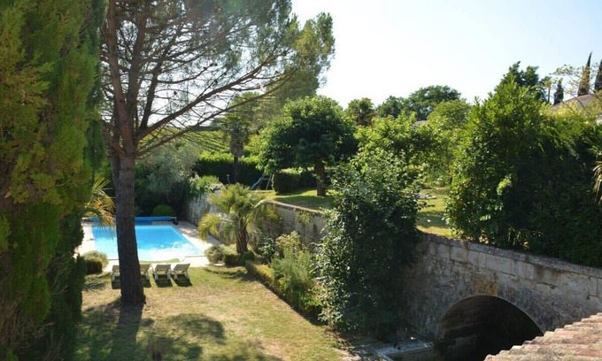 Saint-Ciers-de-Canesse House | Château La Tuilière: pool and it's own wineyard